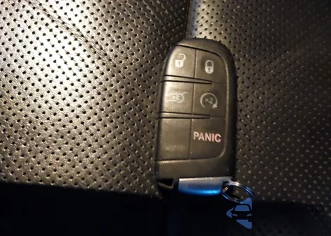 2014 Jeep Grand Cherokee Overland z USA, uszkodzony, nr VIN 1C4RJFCGXEC172655